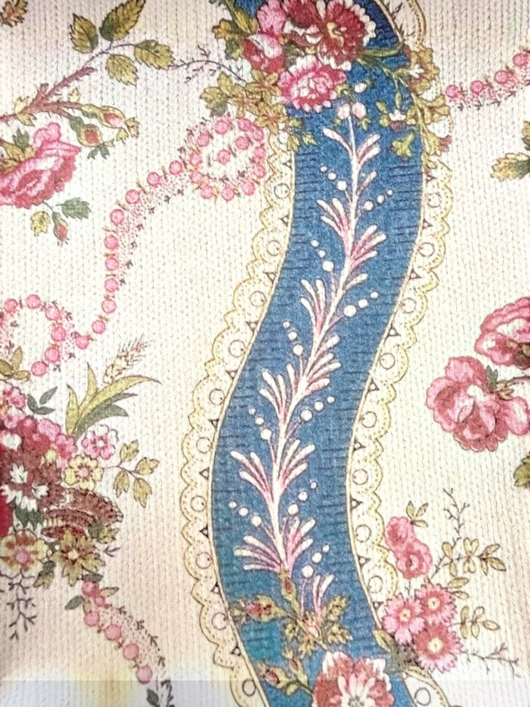 Sabine | Cardigan with Rose Vine Pattern